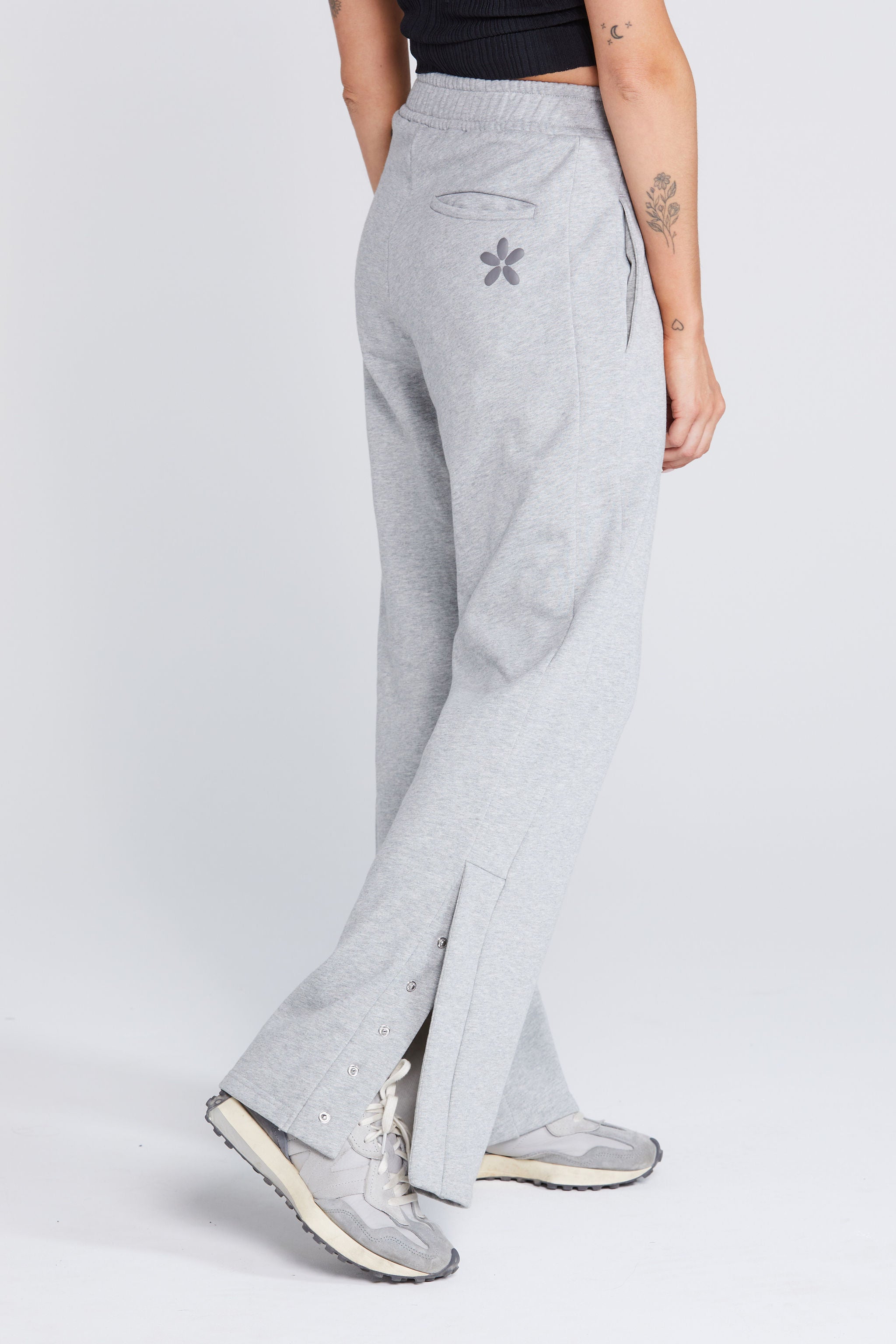 Snappie Trackie - Grey Marle Petal