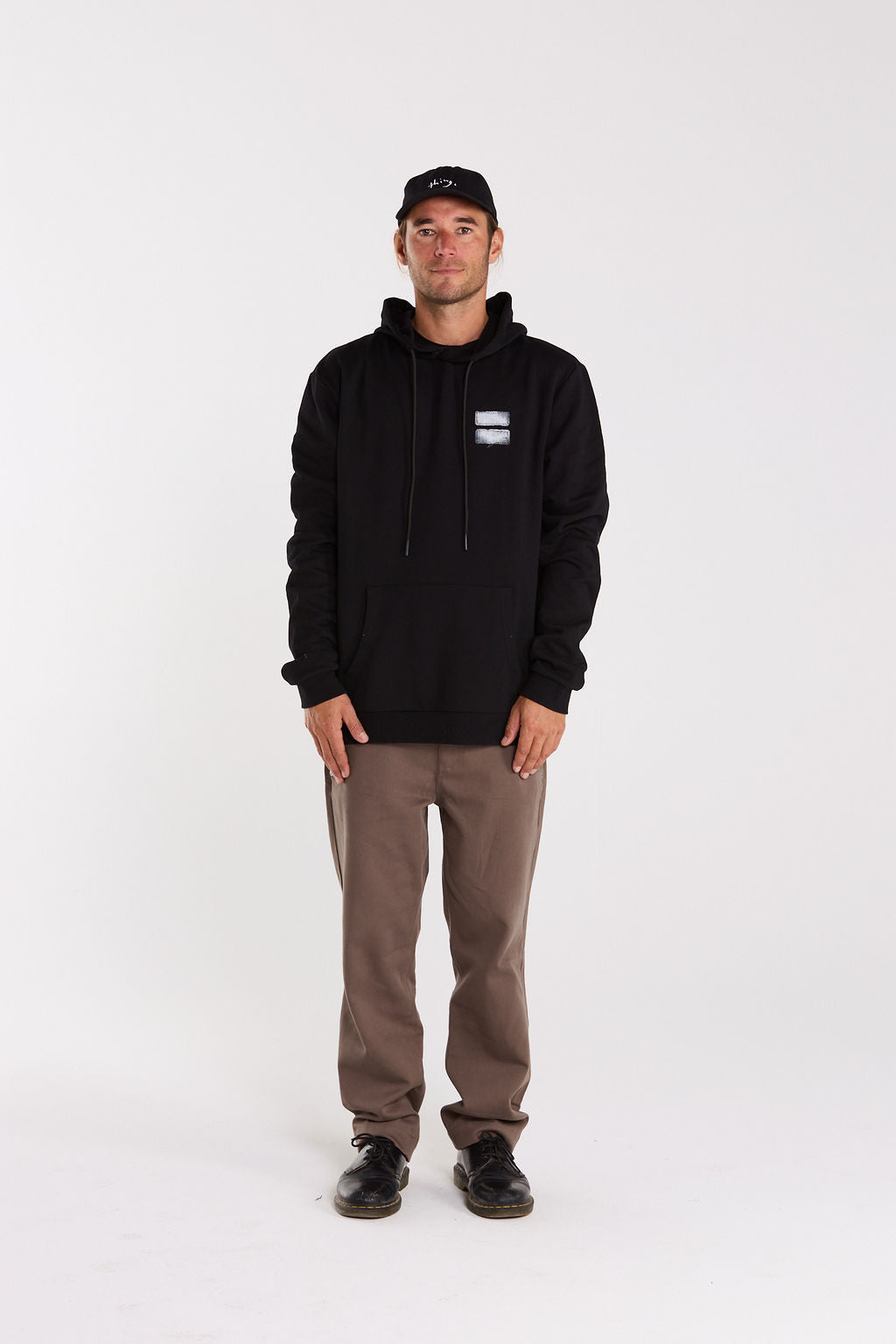 Title Hood - Black Reverb